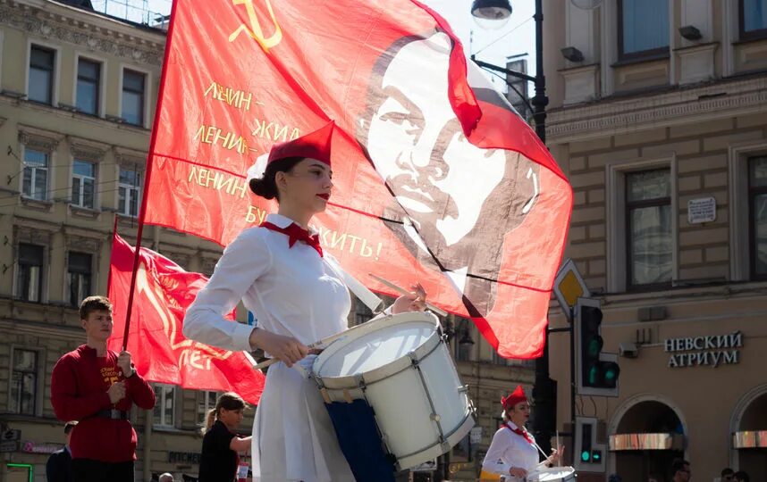 Первомай в Петербурге. Питер 1 мая. Празднование первого мая в Питере.