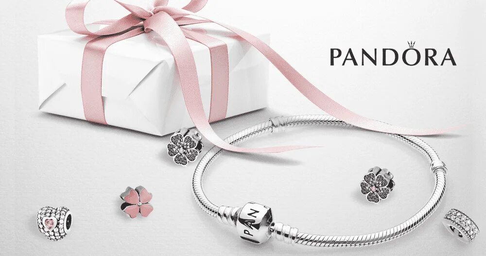 Пандора дата. Пандора ювелирные украшения логотип. Браслет пандора с шармами оригинал. Браслет пандора. Брендовые украшения.