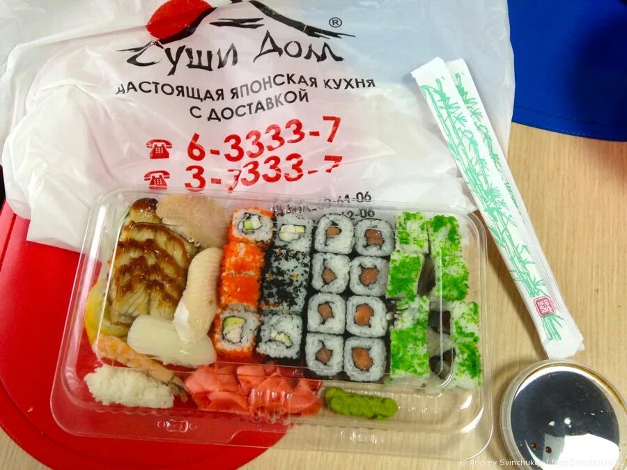 Комбо набор на 8 марта роллы. Филадельфия роллы. Рыбный горячие ассорти с фри. Кафе ретро хабаровск меню. Обеды с доставкой хабаровск.