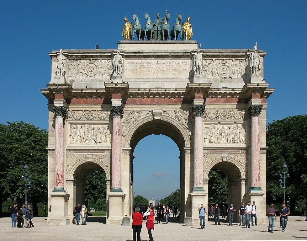 Лицо арка. Триумфальная арка Наполеона в Париже. Триумфальная арка Каррузель Париж Персье. Триумфальная арка на площади Карузель. Триумфальная арка (Франция).