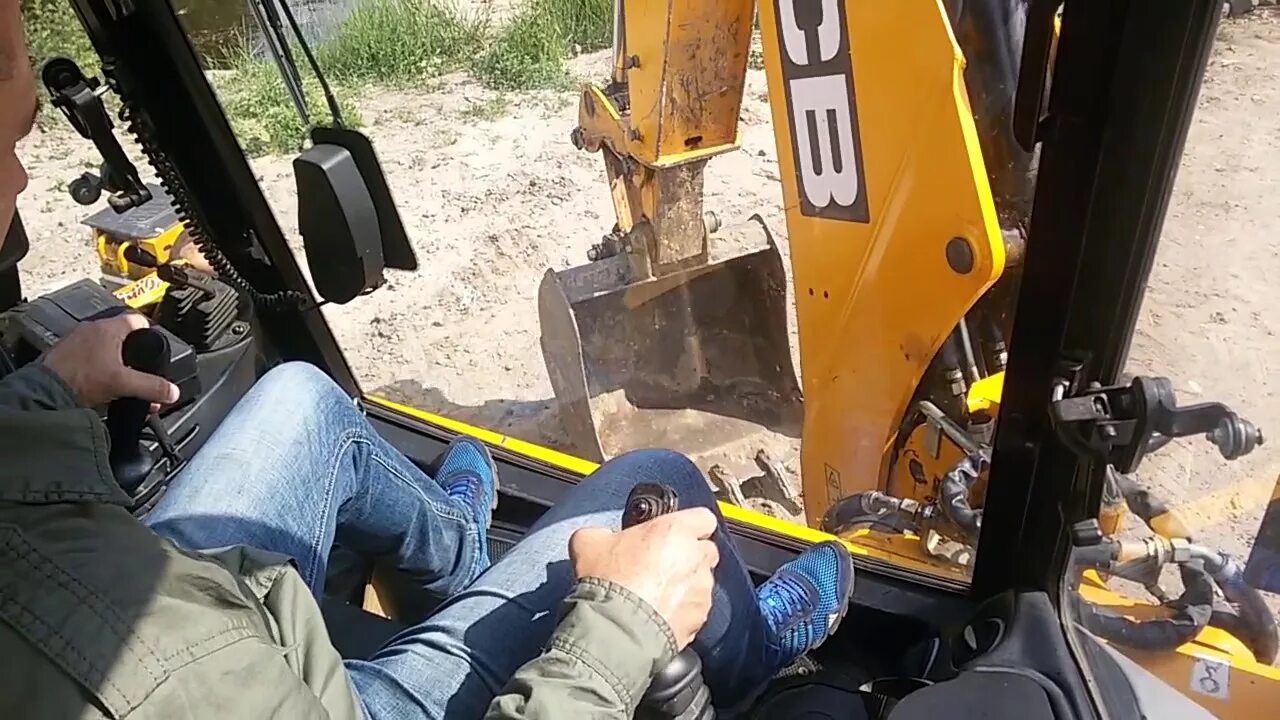 Управление экскаватором JCB 3cx. Джойстик JCB 4cx. JCB 3cx управление рычагами экскаватора. Джойстик управления JCB 3cx.