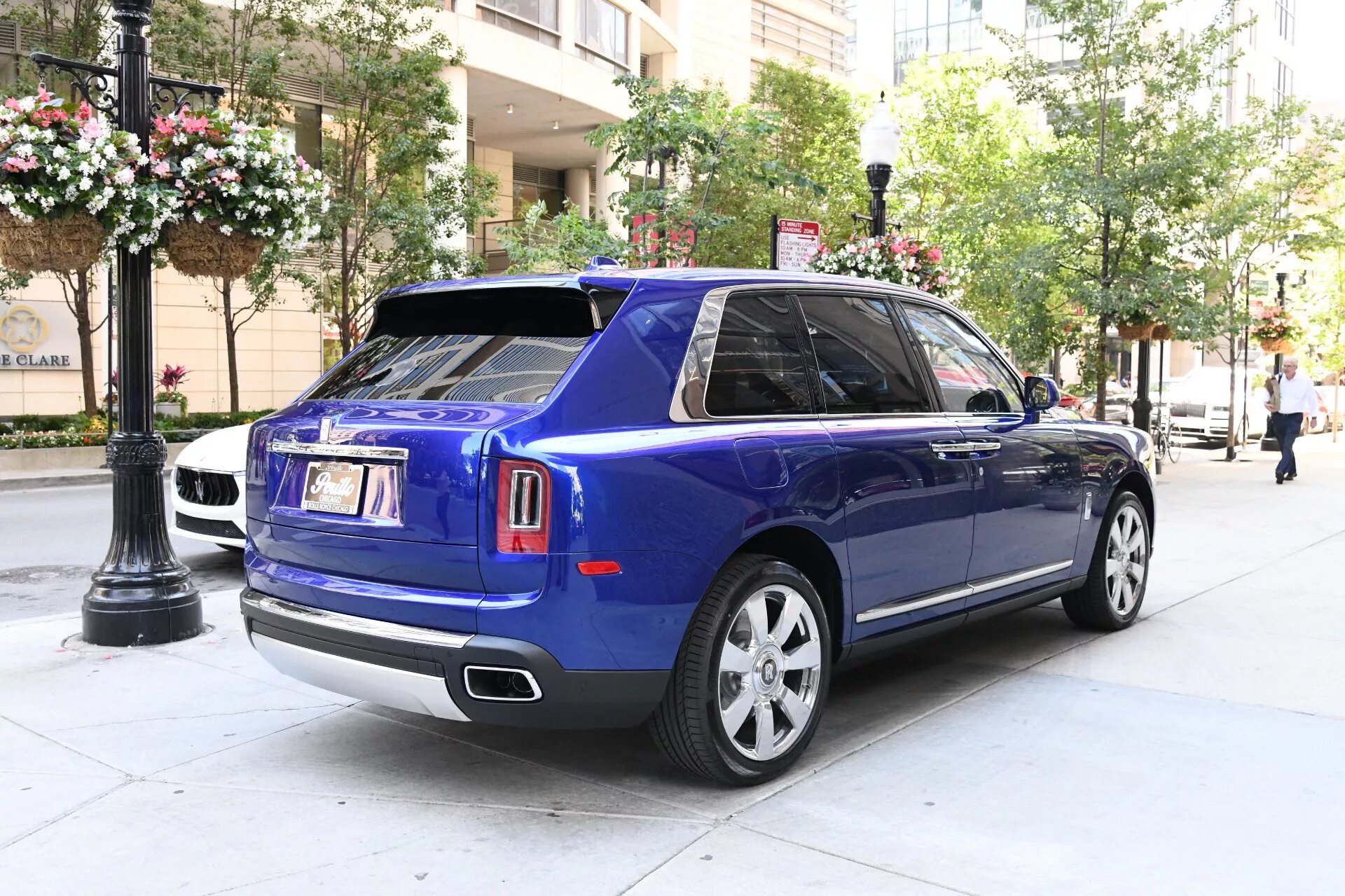 Роллс калина. Роллс Ройс Куллинан 2022. Rolls-Royce Cullinan 2019. Роллс Ройс Куллинан цвета. Роллс Ройс Куллинан синий.