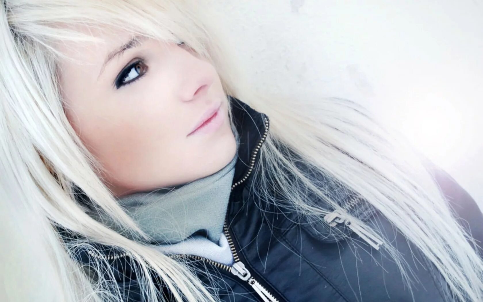 Девочка с белыми волосами. Девочка с белыми волосами. Девушка с белыми волосами. Девушка с билымиволосами. Девочка с белыми волосами.