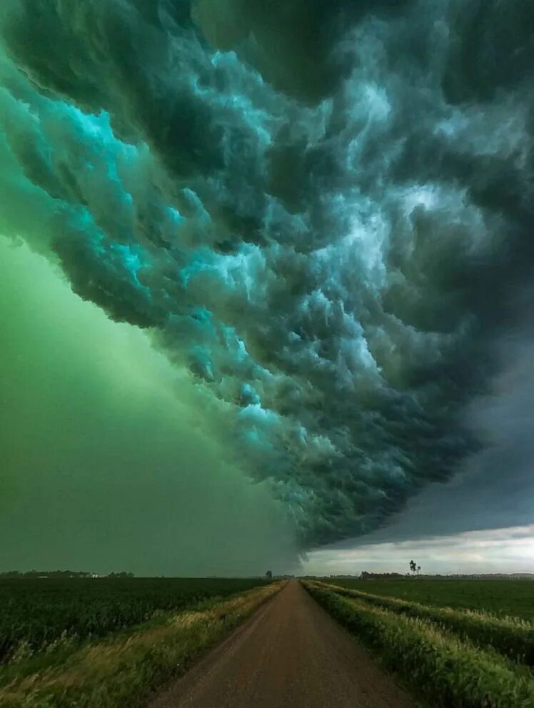 Зеленое небо в Южной Дакоте. Су-Фолс зеленое небо. Южная Дакота Торнадо. Южная Дакота штат зеленое небо.