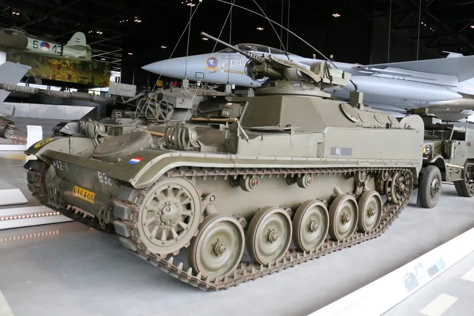 AMX-13 БТР. Французский БТР AMX-13. БТР на базе танка. National Military Museum.