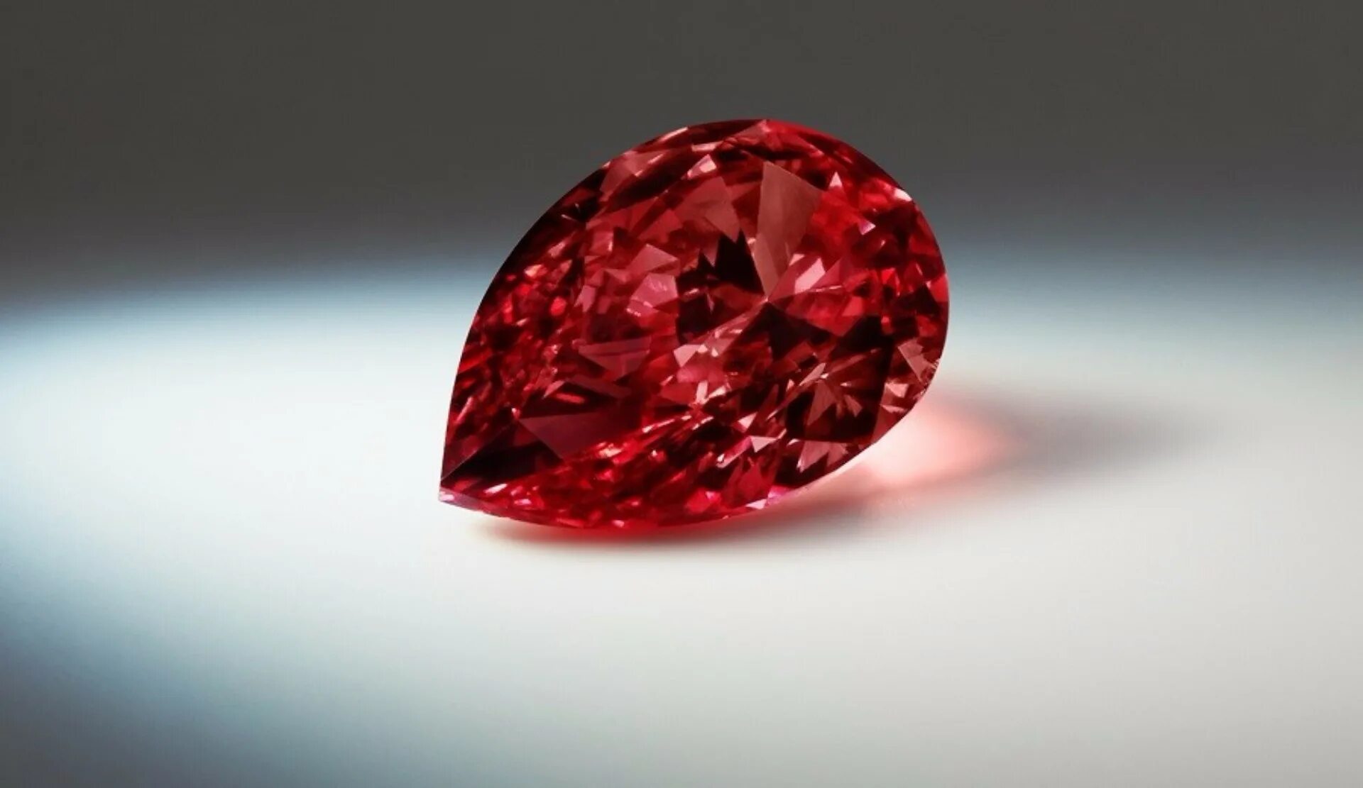 Рубин (красный и малиновый Корунд),. Рубиновый Алмаз. Большой красивый камень