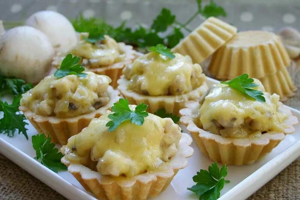 Тарталетки рецепты с фото. Корзиночки закусочные. Несладкие тарталетки. Тарталетки закусочные. Наполнитель для тарталеток.
