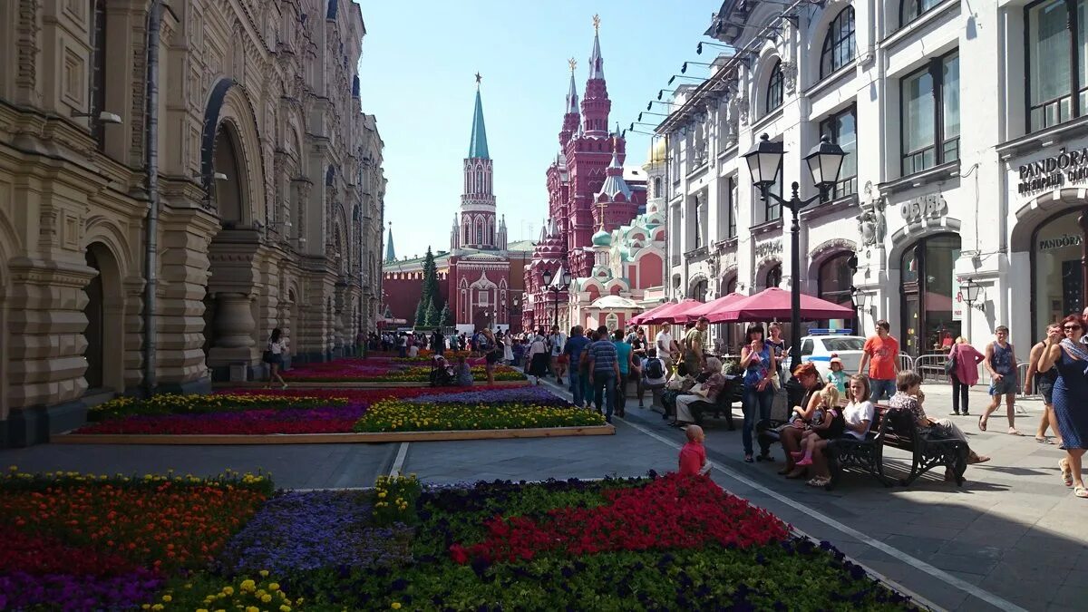 Улицы москвы лето. Никольская улица Москва лето. Никольская улица Москва летом. Никольская площадь Москва. Улица Никольская лето 2020.