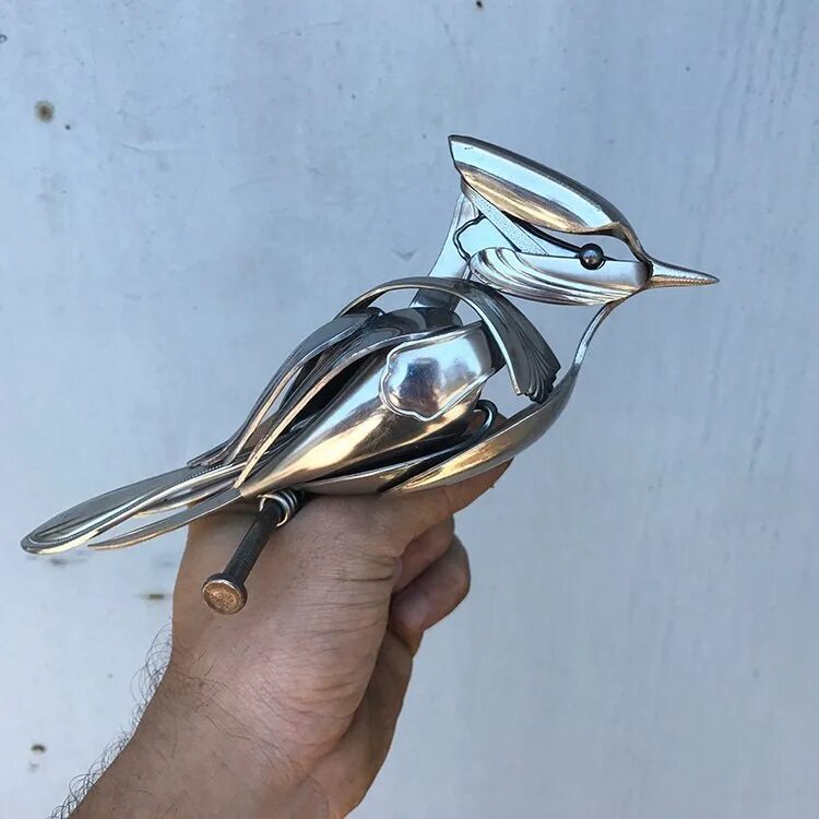 Стали птицы на крыло. Птица из металла. Птица из столовых приборов. Скульптуры птиц из металла. Фигурки птиц из металла.