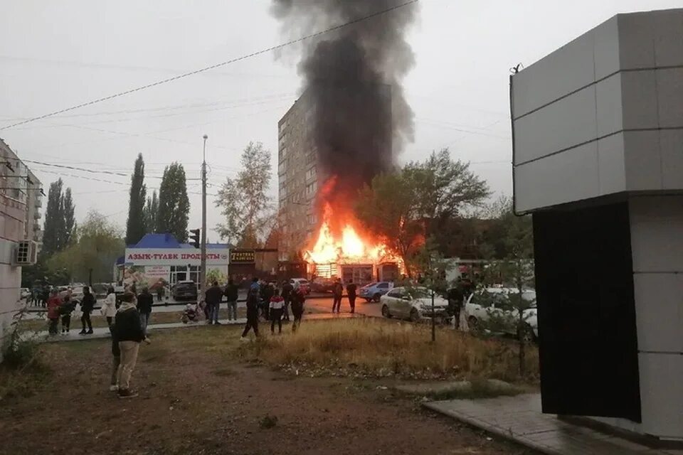 В сипайлово горит сейчас. Тесла Уфа ресторан Сипайлово. Огонь ресторан Уфа. Пожар в Уфе Сипайлово. Пожар в Уфе сейчас в Сипайлово.