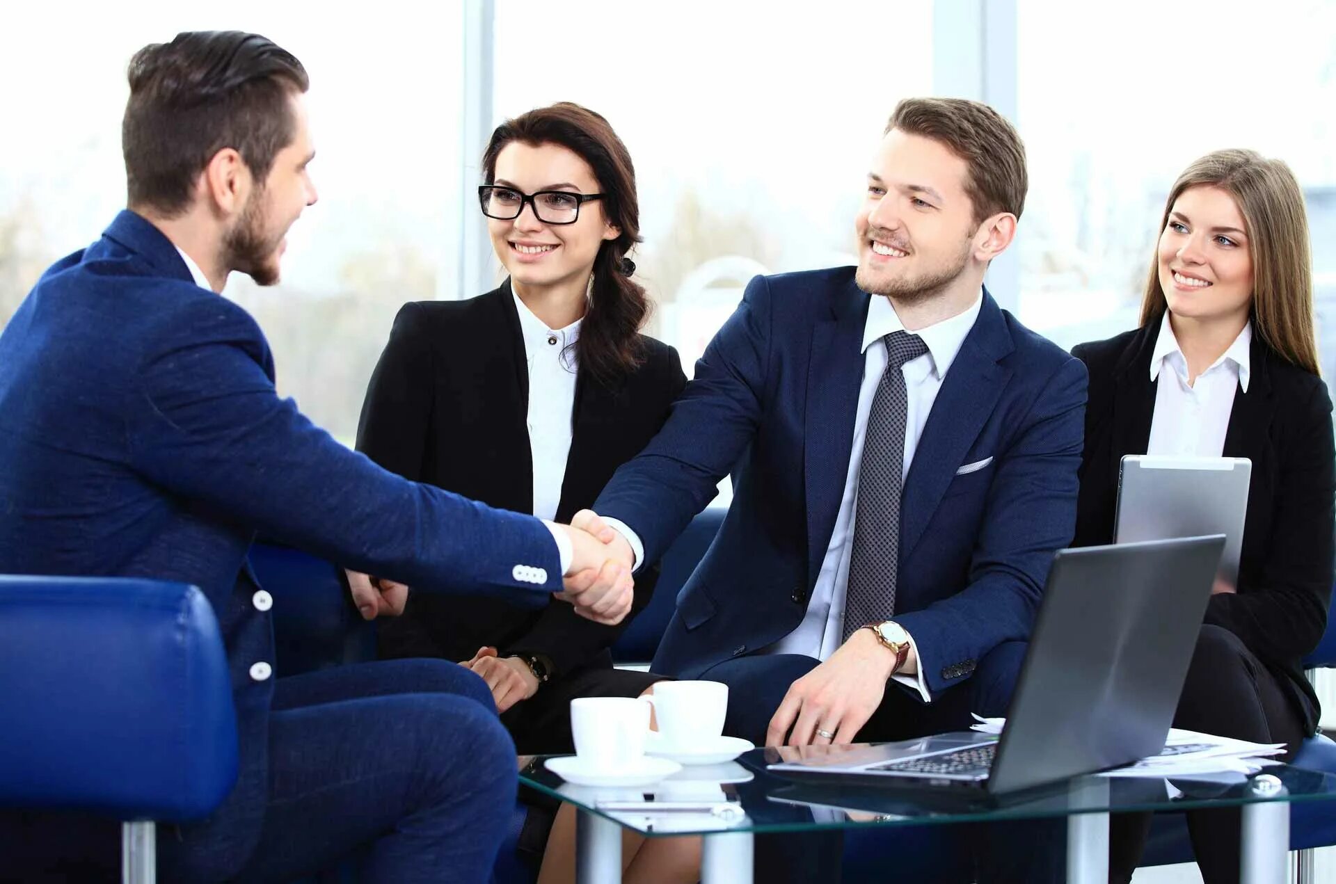 Бизнесмены европы. Бизнесмены переговоры. Бизнес интервью. Деловой мужчина. Георг шеффлер.