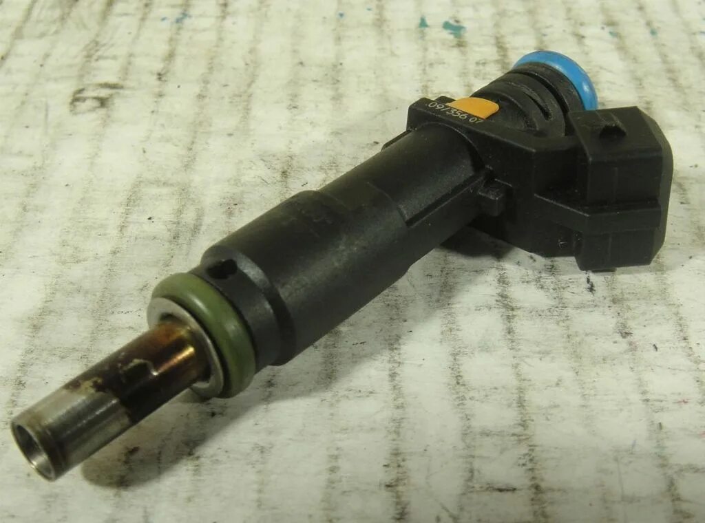 Форсунка двигателя 6s26mc. Форсунка r190, r195. Дизельная форсунка siemens. Форсунки электрические. Форсунки электрические.