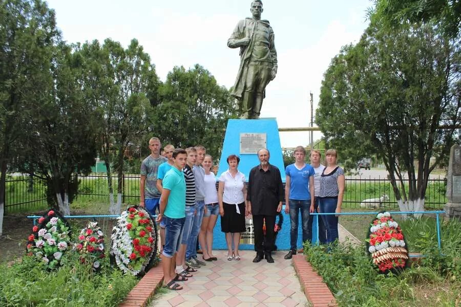 Гисметео краснодарский край станица. Станица Новониколаевская Краснодарский край. Обелиск в хуторе Бойкопонура. Станица Черноерковская. Хутор лебеди памятник.