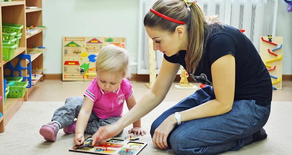 Уход за детьми омск. Присматривать за детьми. Уход за детьми омск. День детского дома. Вегетарианский детский садик омск.
