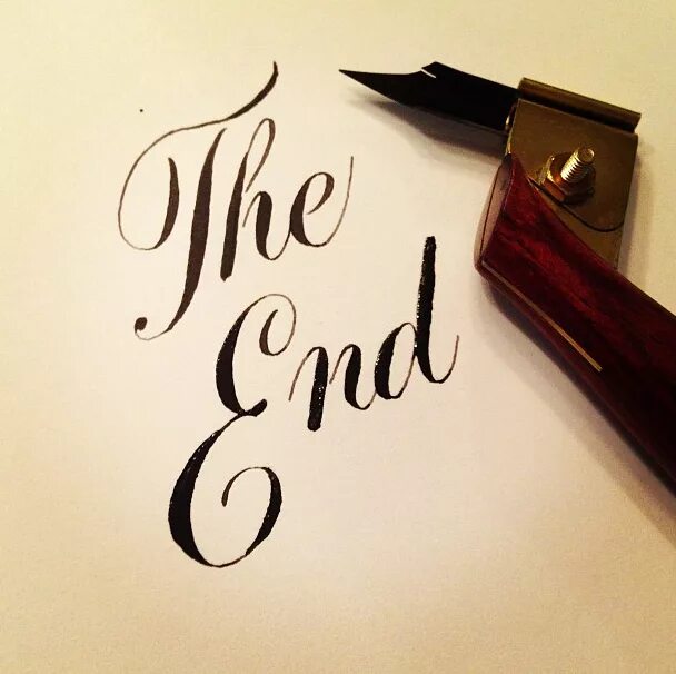 It s the end. Каллиграфия конец. надпись пером красиво. красивая надпись the end. каллиграфия надписи.