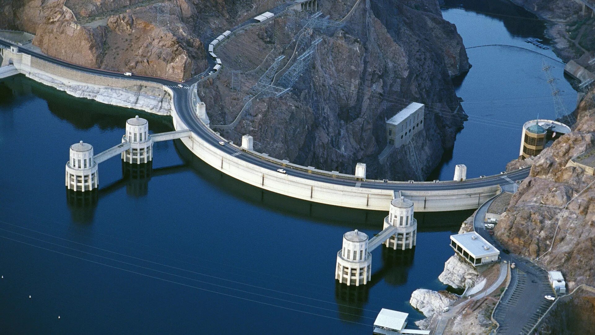 Самый известный канал. Плотина Гувера в США. Плотина Гувера Невада. Дамба Гувера водохранилище. Лас Вегас дамба Гувера.