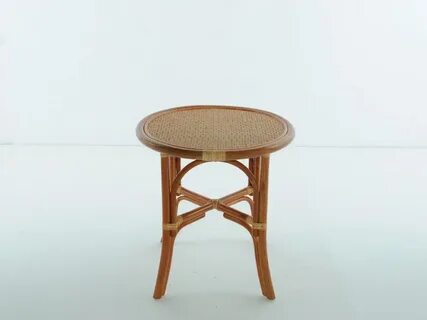 Столик круглый из ротанга