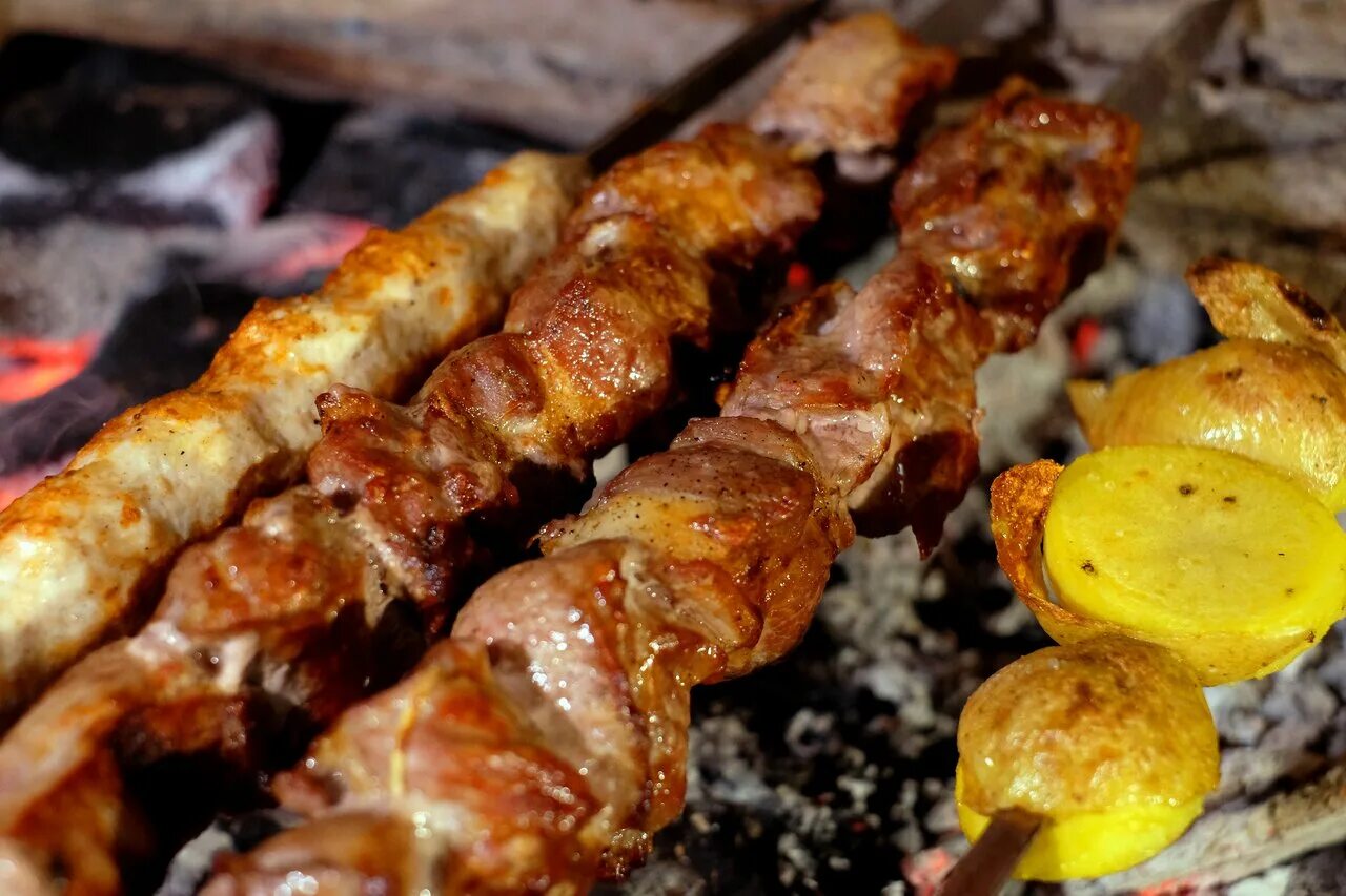 шашлык. осень много шашлыка. много шашлыка. сочный шашлык. очень много шашлыка.