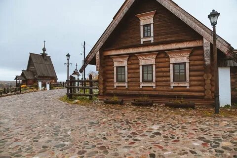Вдоль деревни