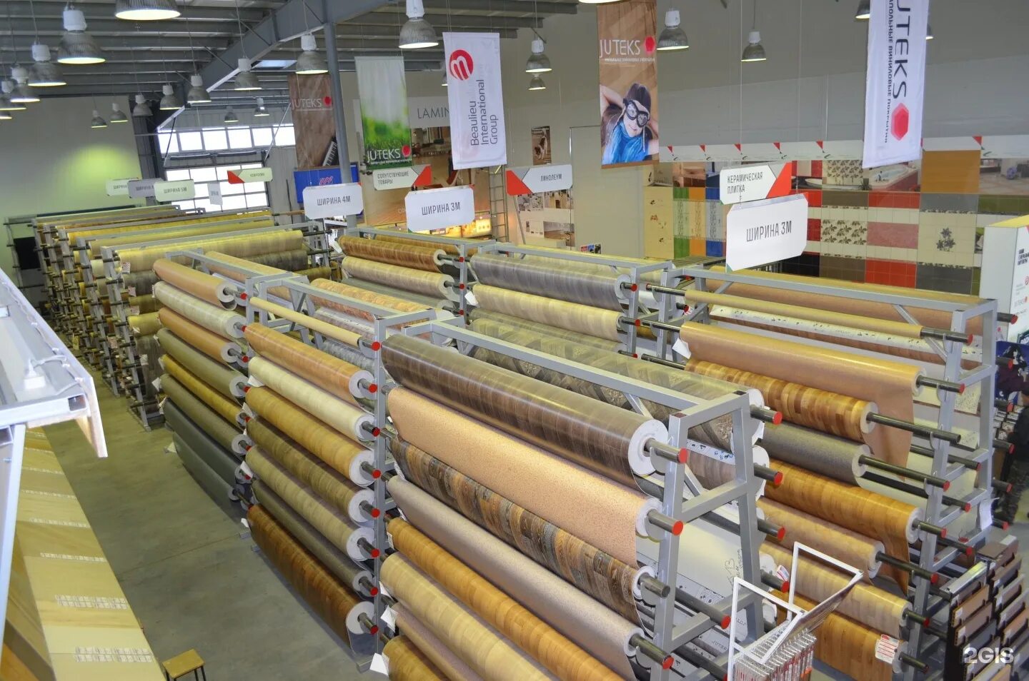 База стройматериалов. Линолеум киров. Линолеум со склада. Большой магазин линолеума. Промышленный линолеум.