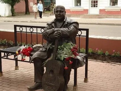 В каком городе памятник кругу
