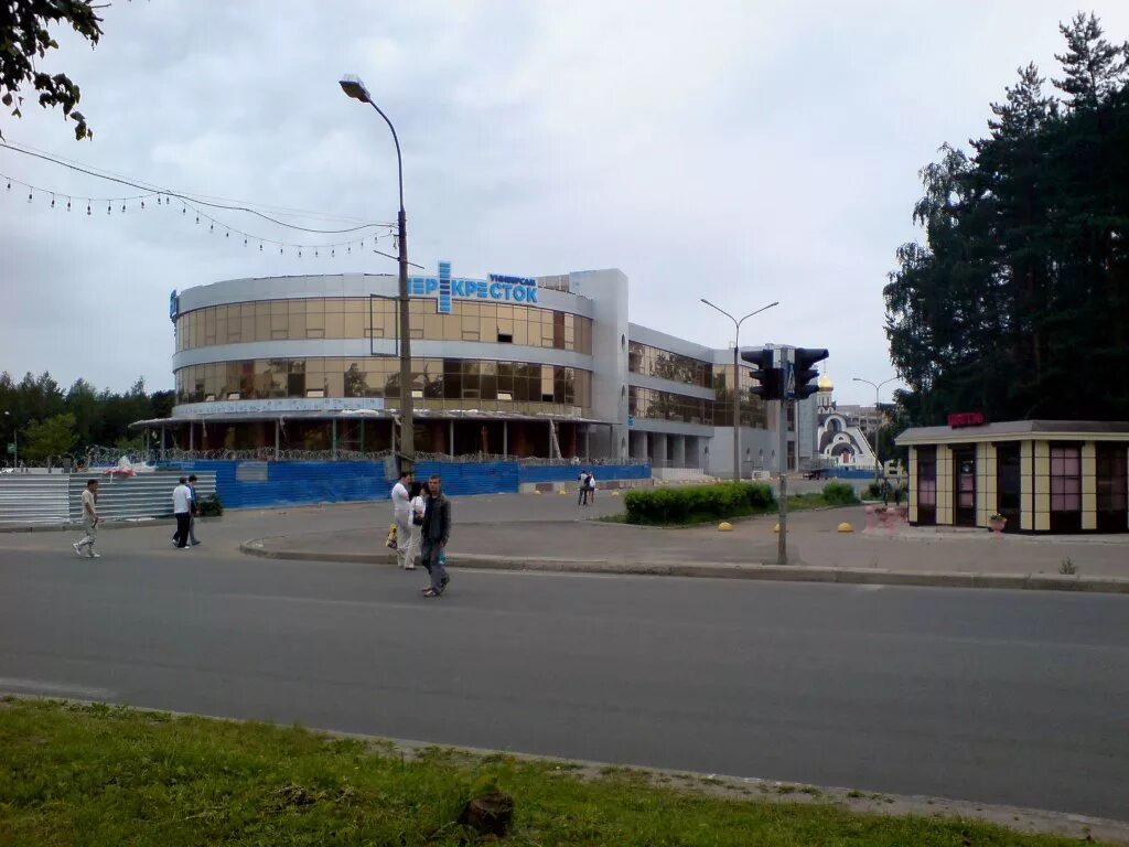 Сосновый бор магазин галактика. Сосновый бор ленинградская область галактика. Сосновый бор магазин галактика. Сосновый бор торговый центр. Галактика сосновый бор.