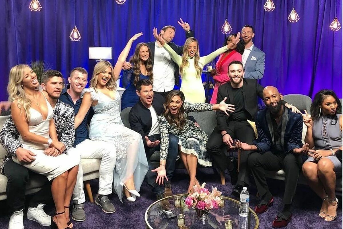 The circle reality show. Love island шоу. Участники айленд 2. Реалити четыре. Отель желаний шоу.