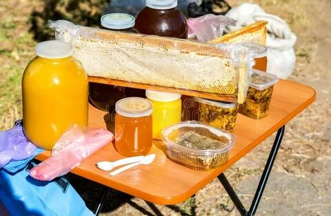 На открытом воздухе чай со свежим медом
