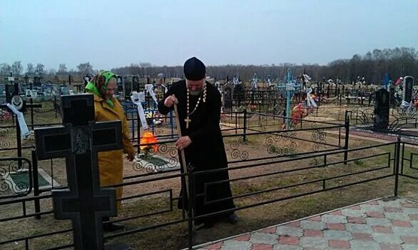 В страстную неделю можно ходить на кладбище. Наведем порядок на кладбище. уборка на кладбище. наряд для кладбища. пасха на кладбище.