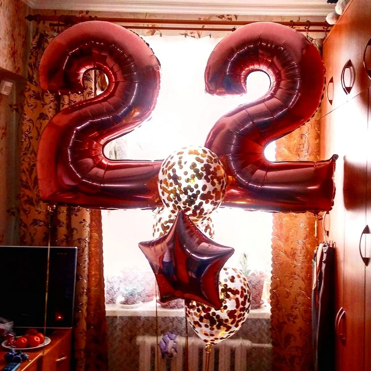 Шары цифры 22. С днем рождения 22. Шары на 22 года девушке. Если в дне рождении 22. Торт на день рождения 22.