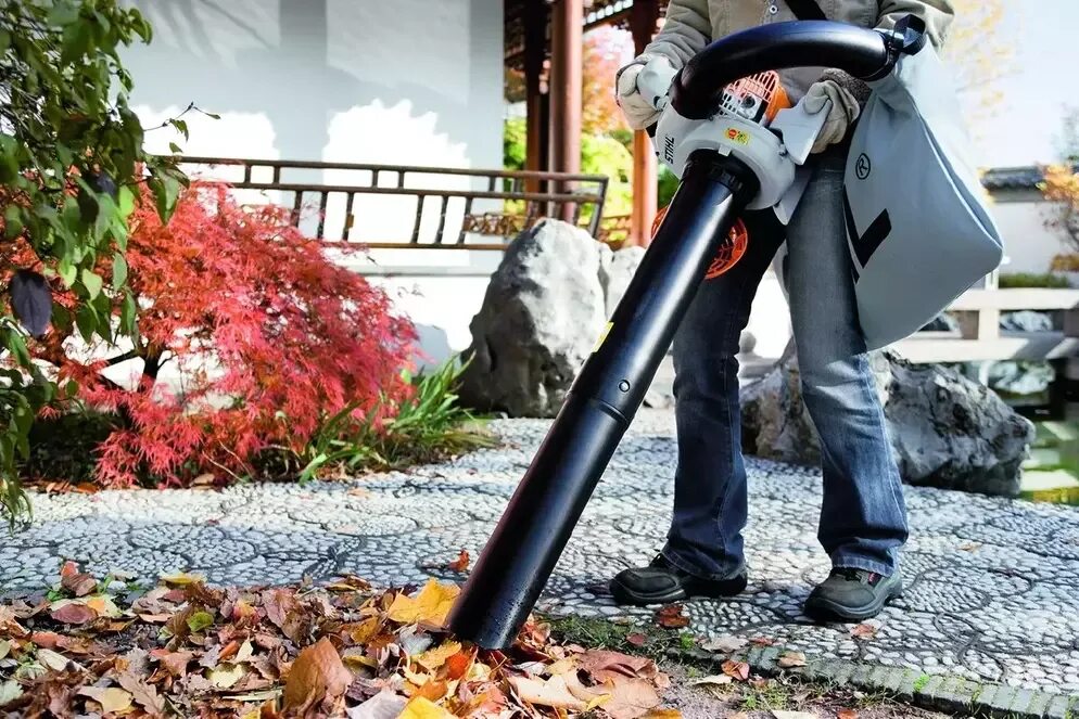 Пылесос измельчитель листьев. Воздуходувка бензиновая stihl sh86. воздуходувка stihl sh 86. всасывающий измельчитель stihl sh 56. садовый пылесос stihl sh 86.