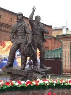 Памятник пожарным спасающим жизни