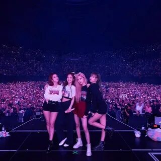 Сцена black pink