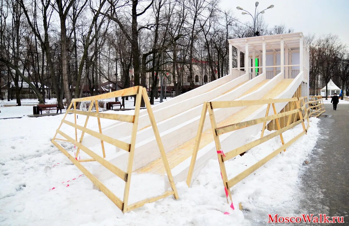 парк сокольники горка. горка в парке сокольники. горка в парке сокольники. парк сокольники ледяная горка. ледяная горка в сокольниках.
