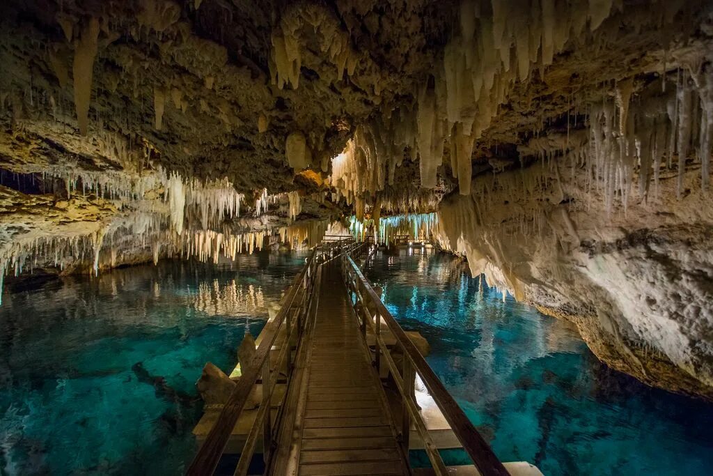 Caves de. Хрустальная пещера в Мексике. Пещера Куэва де Лос Кристалес. Пещера кристаллов в Мексике. Пещера гигантских кристаллов в Мексике.