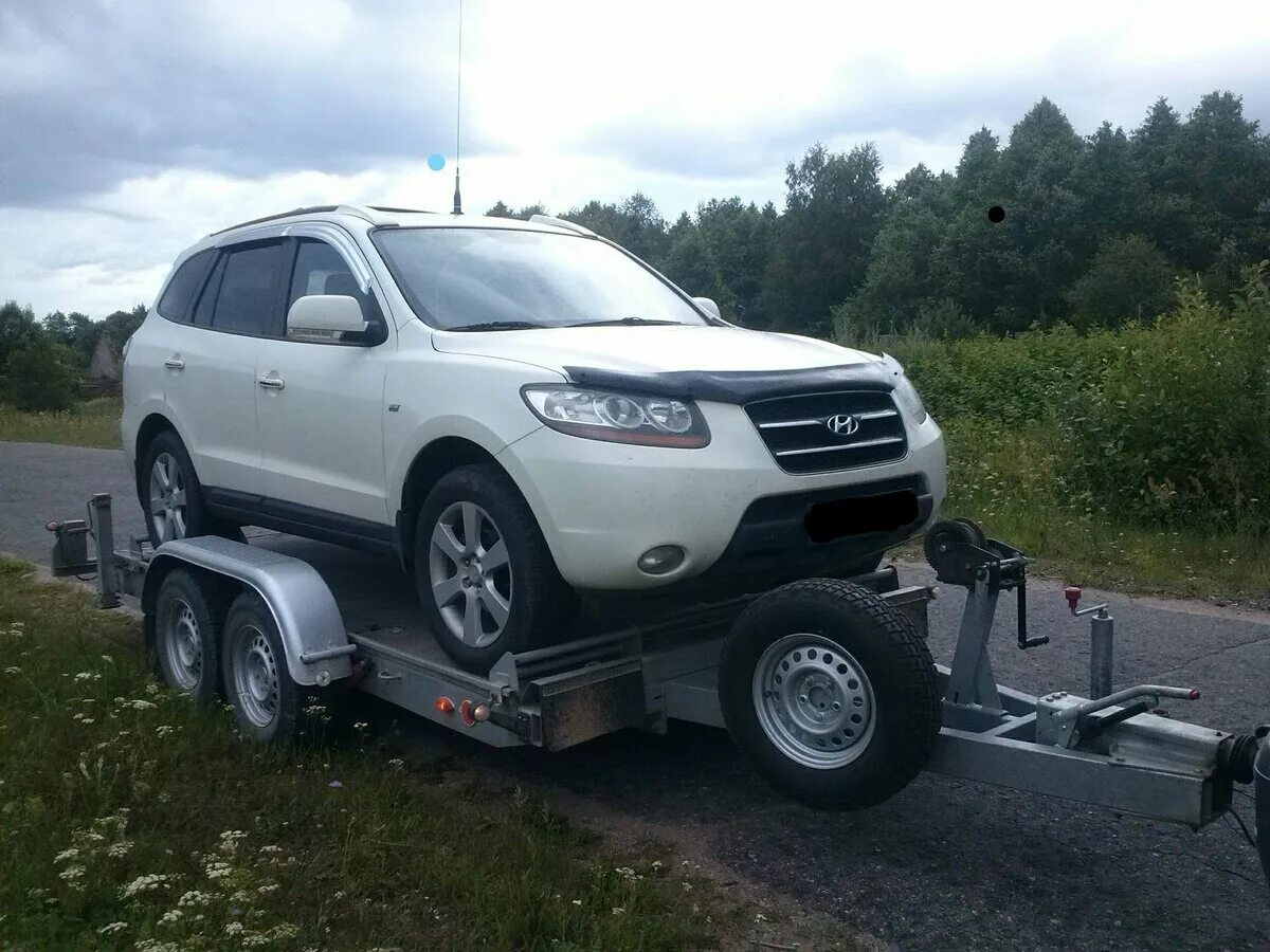 Низкий эвакуатор. Эвакуатор опочка. Прицеп эвакуатор на 3 тонны. Эвакуатор с гидроманипулятором. Эвакуатор опочка.
