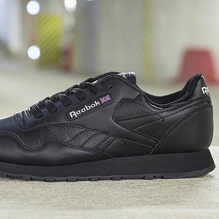 Кроссовки рибок мужские купить в спб. Кроссовки Reebok Classic. Reebok Classic Leather 1983. Кроссовки рибок мужские кожаные черные оригинал. Reebok Classic кроссовки мужские.