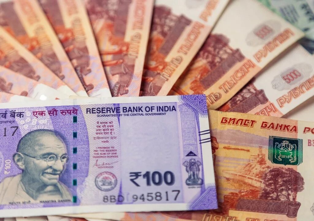 Монеты и купюры индии. Индонезийская рупия. 5000 рупий в рублях. Поменять рубли на рупии. Денежная валюта индии.