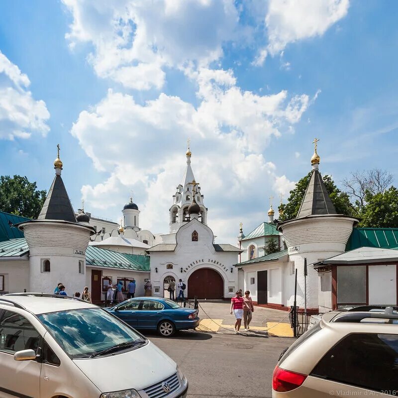 Крутицкое подворье 17 века. Храм великомученика никиты афонское подворье. Подворье афонского свято-пантелеймонова монастыря. Подворье на таганке. Крутицкое подворье и новоспасский монастырь в москве.