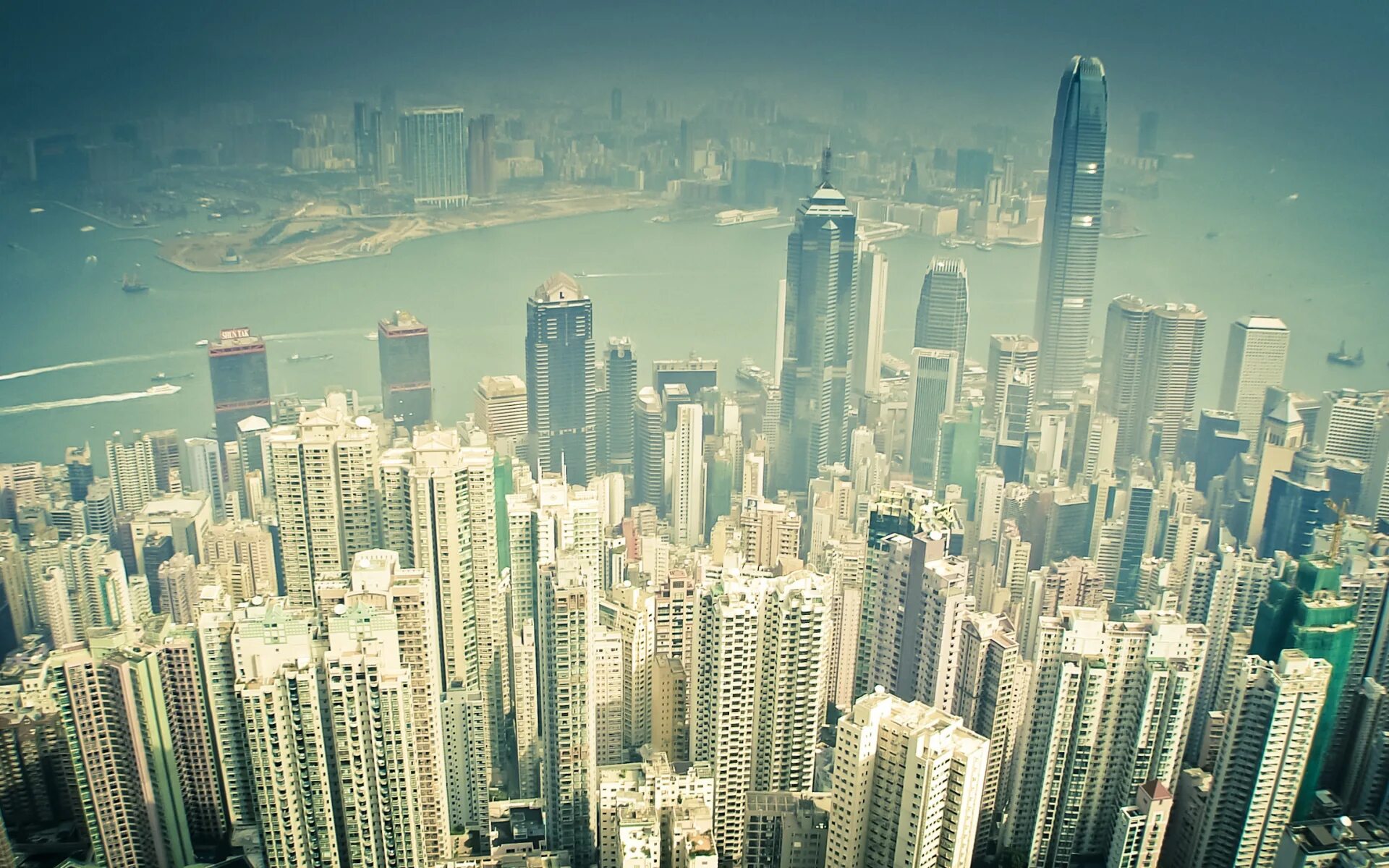 Небоскребы гонконга. Гонг Конг небоскребы. Небоскреб Гонконга скайскрепер. Гонконг высотки. Гонг Конг вид сверху.