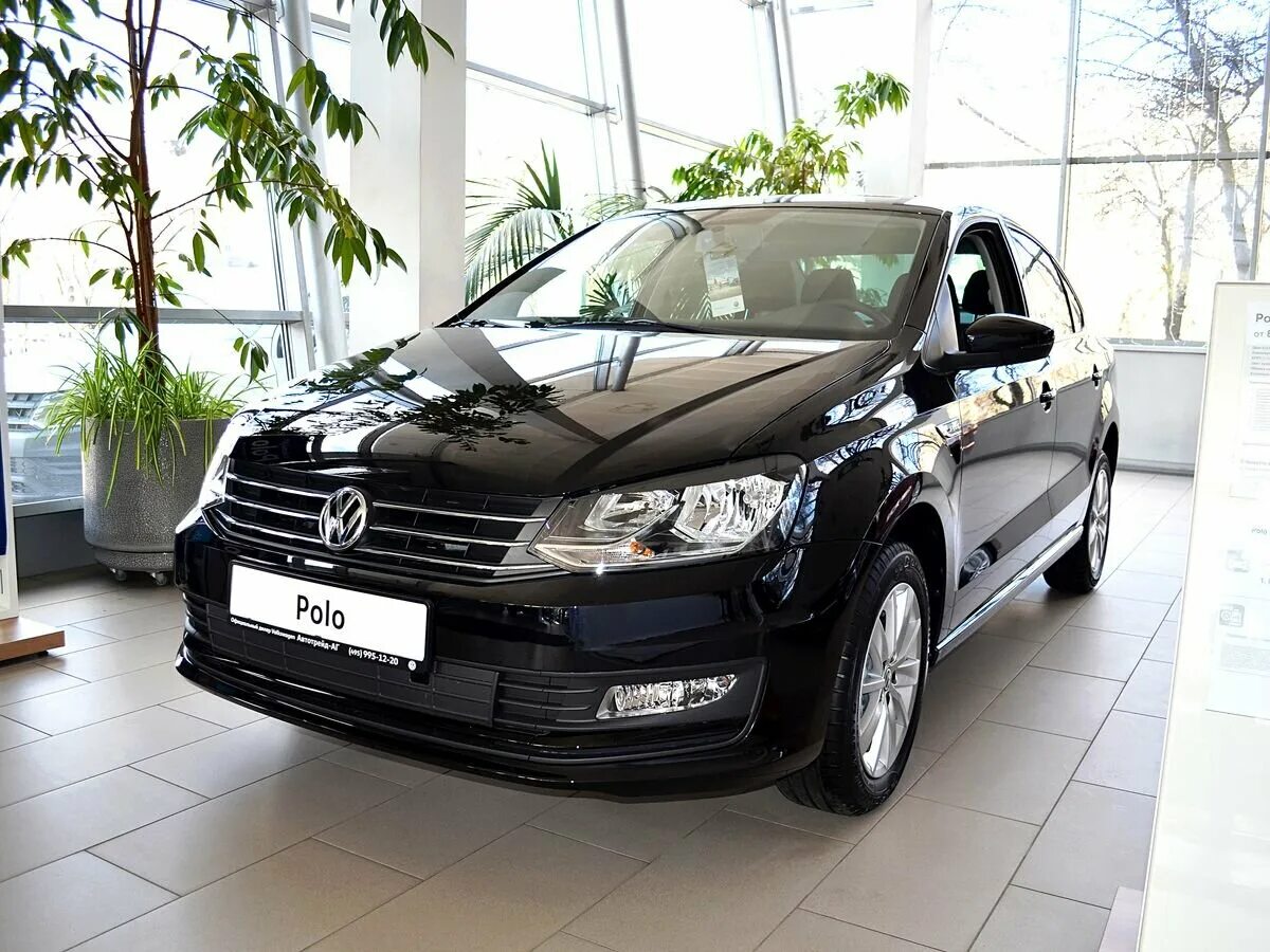 V рестайлинг. Черный фольксваген поло 5 рестайлинг. черный металлик поло vw. поло новый черный металлик. черный фольксваген поло 5 рестайлинг на фоне ночного города.