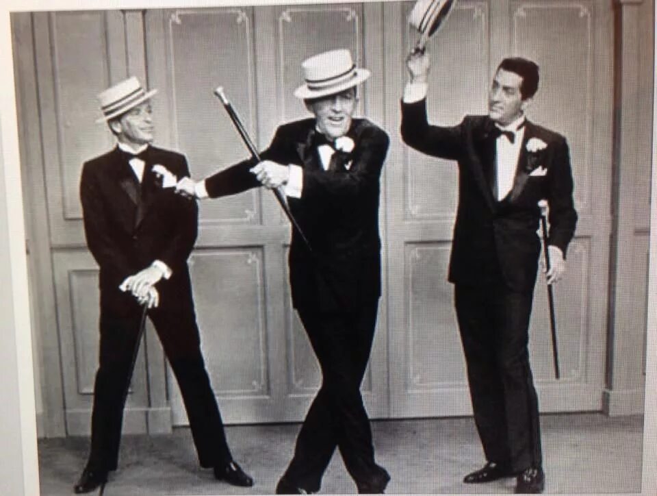 Парень и девушка на кухне. Бачата танец. Шутки про one direction. Кевин берг синемаграфия. Present simple упражнения find mistakes.