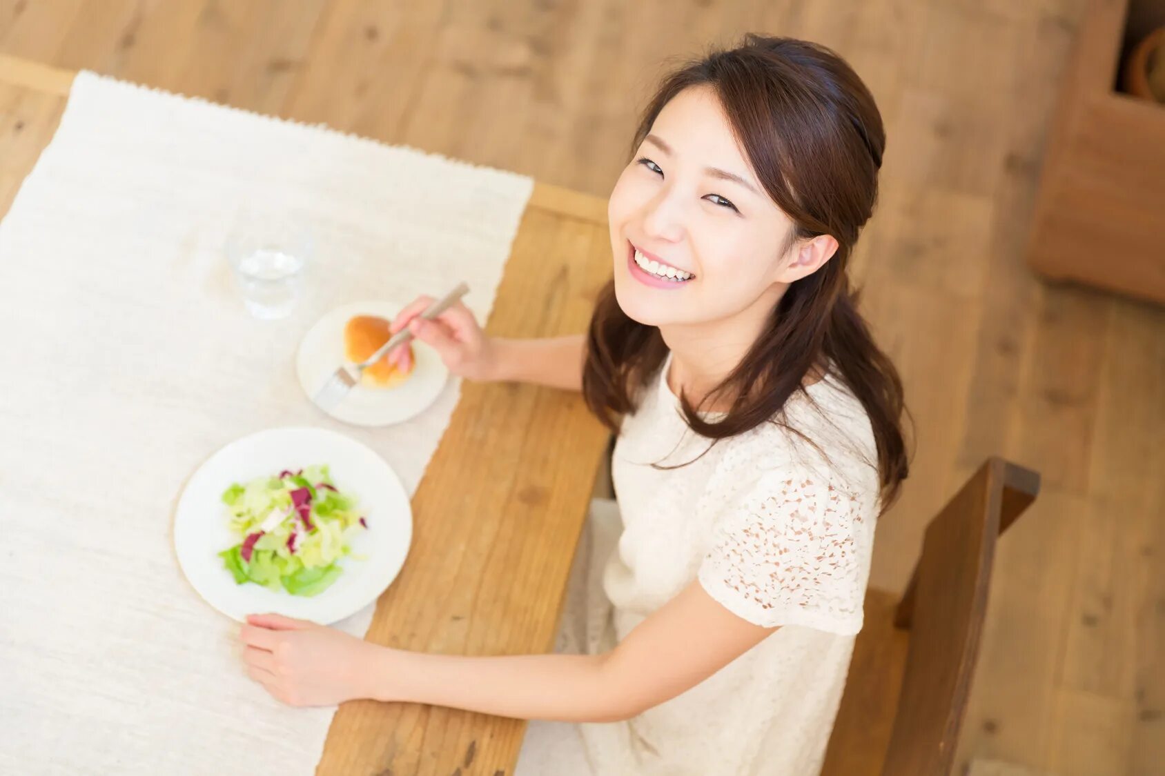 Японская диета для женщин после 50. Okinawa Diet. Японская диета. Японка ест. Азиатская диета.