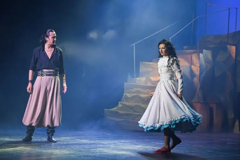 Человек амфибия иллюстрации к книге. Книга беляева человек амфибия. Мюзикл. 1961. Человек амфибия памятник.