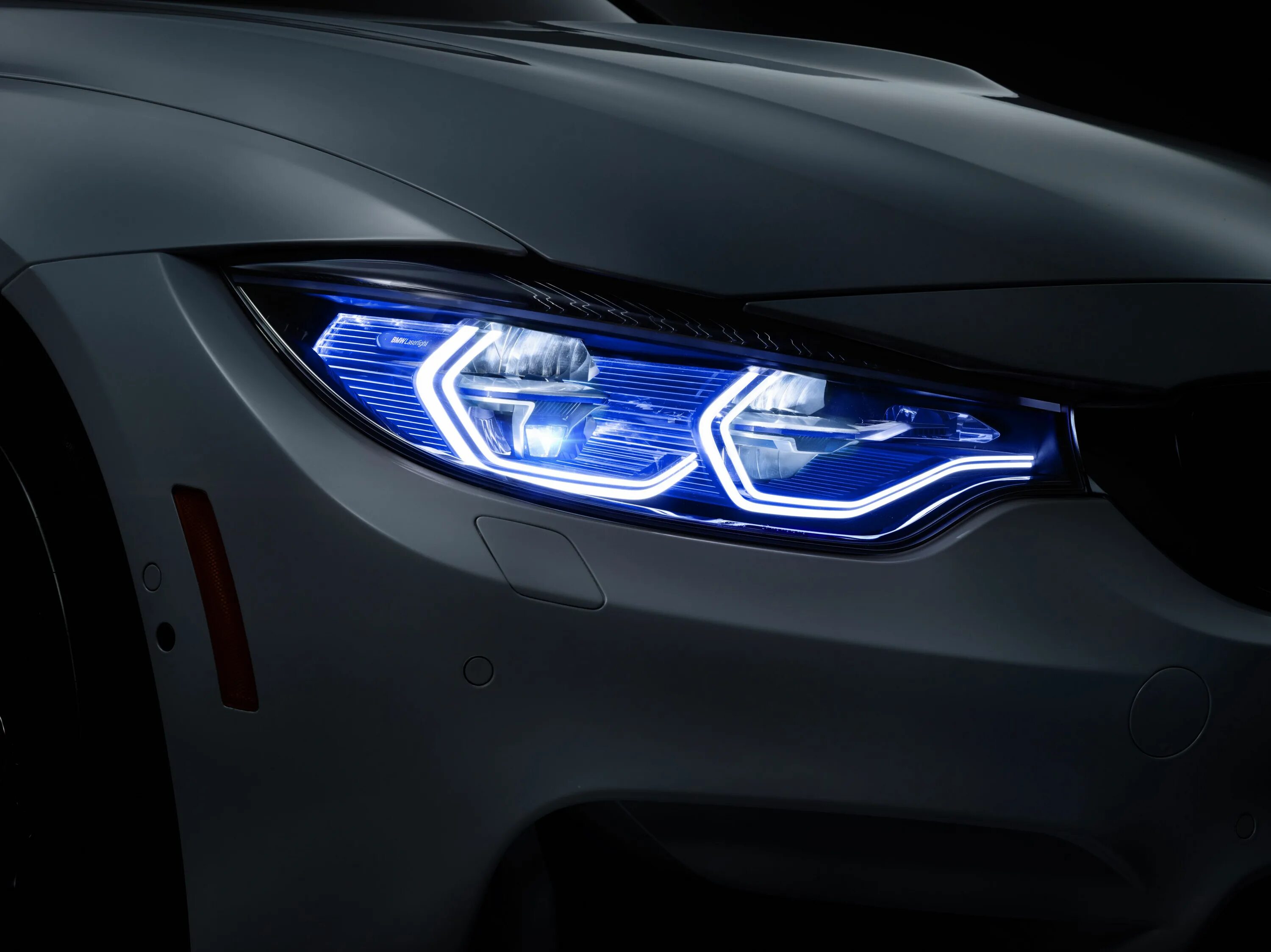 Лазерные фары bmw. BMW m4 Lights. BMW m4 Headlight. BMW m4 Concept iconic Lights. БМВ м4 оптика.