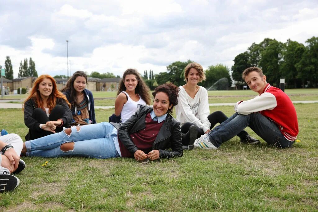 Школа друзей 2007. We ve been friends school. Школьная форма в сша. School friends. Friends in school.