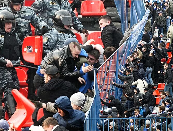 ОМОН на стадионе. Стадион ЦСКА болельщики.