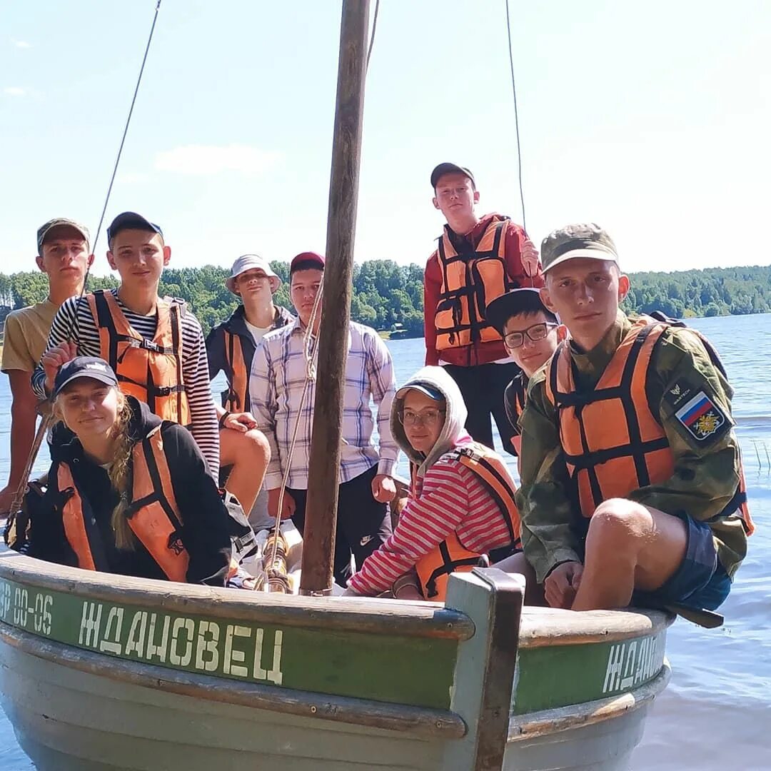 спасательная шлюпка в море. лодки 19 века россия. спасательная шлюпка внутри. спасательная шлюпка изнутри. кругосветка самара.