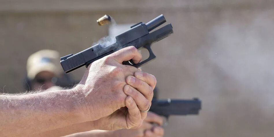 Gta 5 glock. Выстрел глок звук. Пистолет стреляет. Выстрел глок звук. Стрельба из глока.