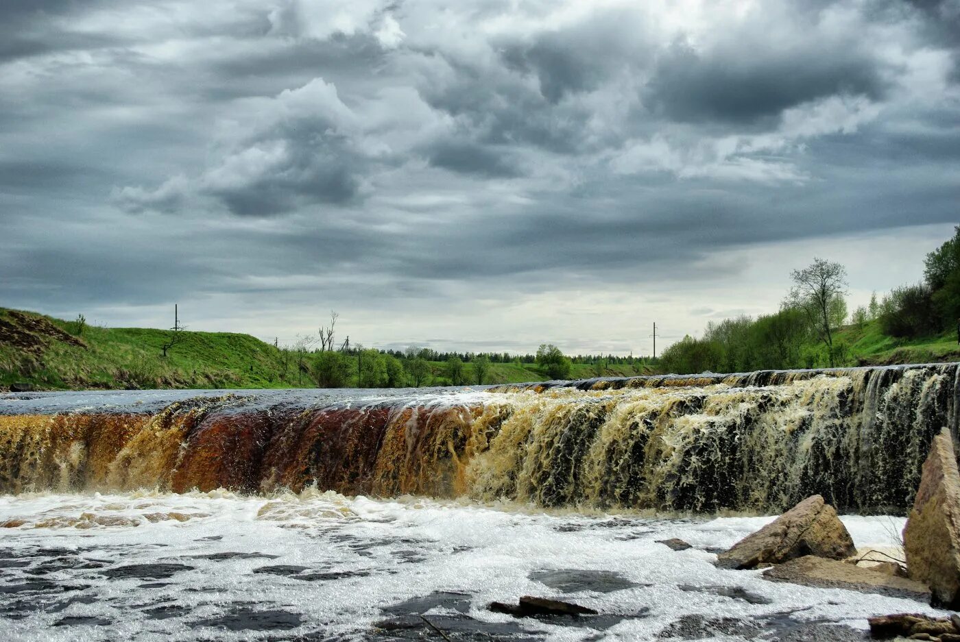 Большой тосненский водопад. Водопады в Ленинградской области Саблино. Саблинский водопад Тосно. Водопад на реке Тосна. Саблино Саблинский водопад.